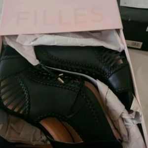 Women's shoes
